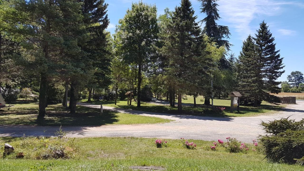 Camping Au Tour De L'Aveyron LʼHospitalet-du-Larzac エクステリア 写真
